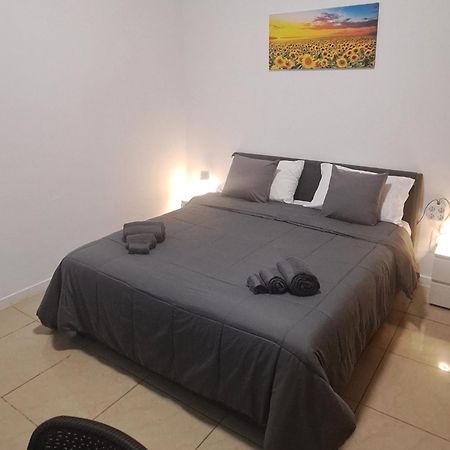 Fiera Bolognina - Komodo - Appartamento Completo Con Giardino E Parcheggio Privato Bologna Ngoại thất bức ảnh